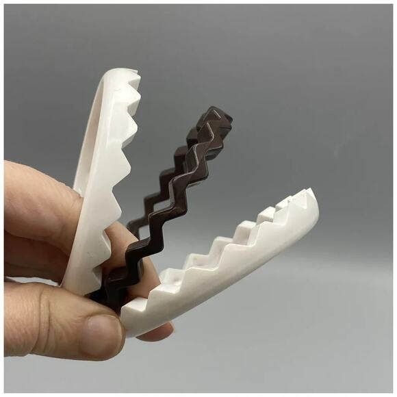 Vintage 3 in 1 Zig Zag Plastic Bangle Bracelets Nesting White Brown Stackable - Picture 3 of 7